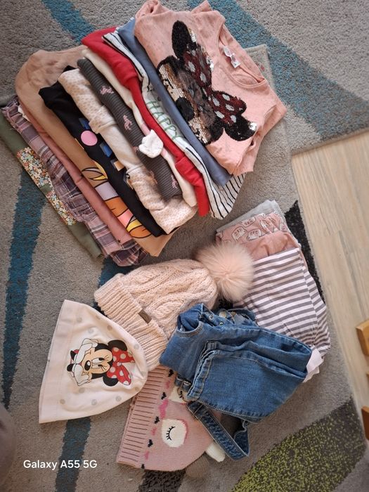 Lot haine fetita cu bluze si caciuli