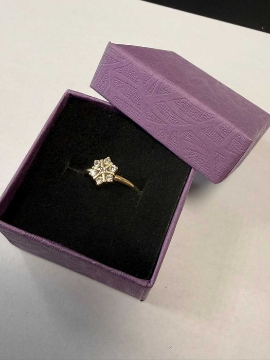 *** Много красив *** Златен пръстен 14к 1.22гр