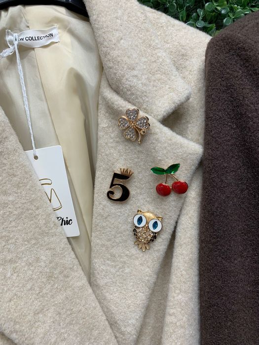 Прекрасни зимни сака/палта с брошки и колан бижу