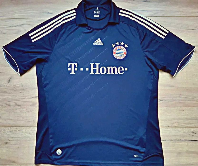 Продаётся футболка FC Bayern München Bundesliga Германия ОРИГИНАЛ!!