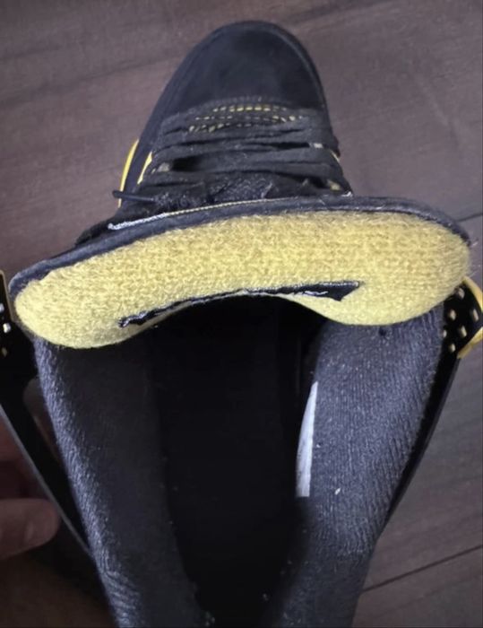 JORDAN 4 Yellow Thunder