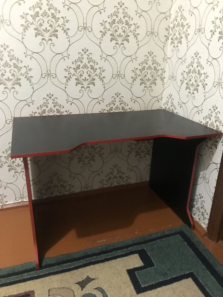 Продам компьютерный стол