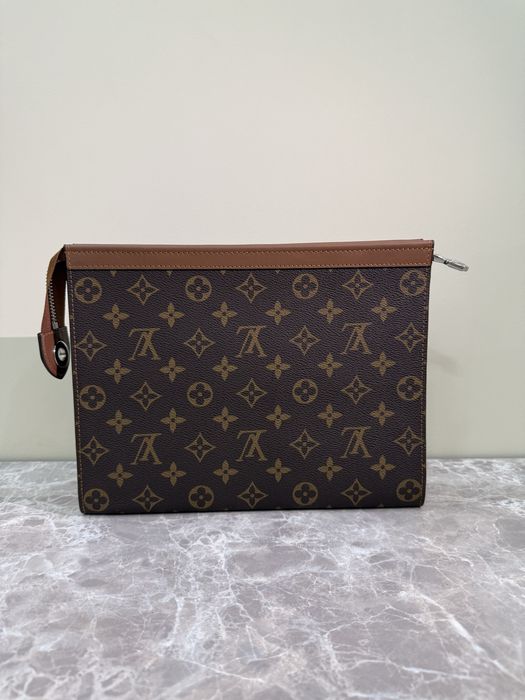 КАТО ЧИСТО НОВ Louis Vuitton Clutch