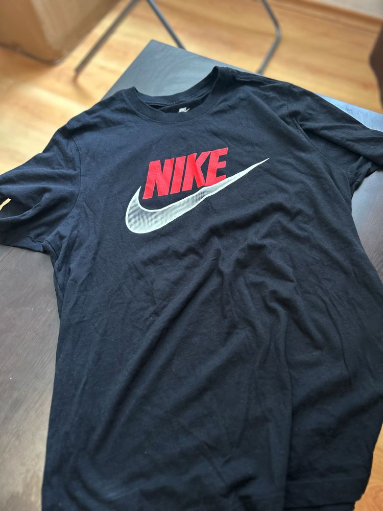 Мъжка тениска Nike S размер!