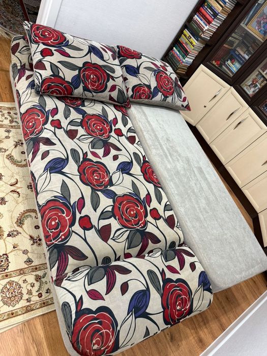 Продается диван в хорошем состоянии