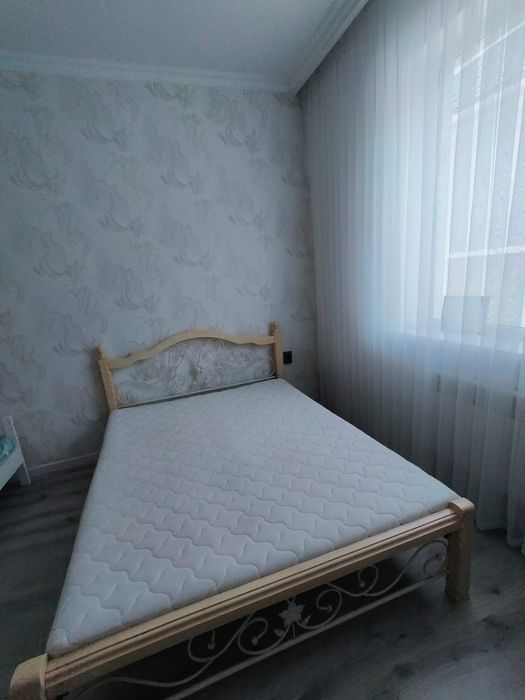 Кровать без матраса