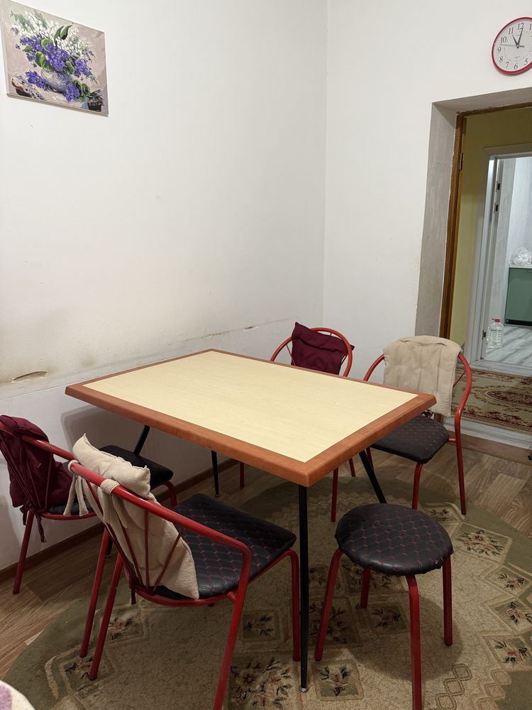 Продается стол с стульями