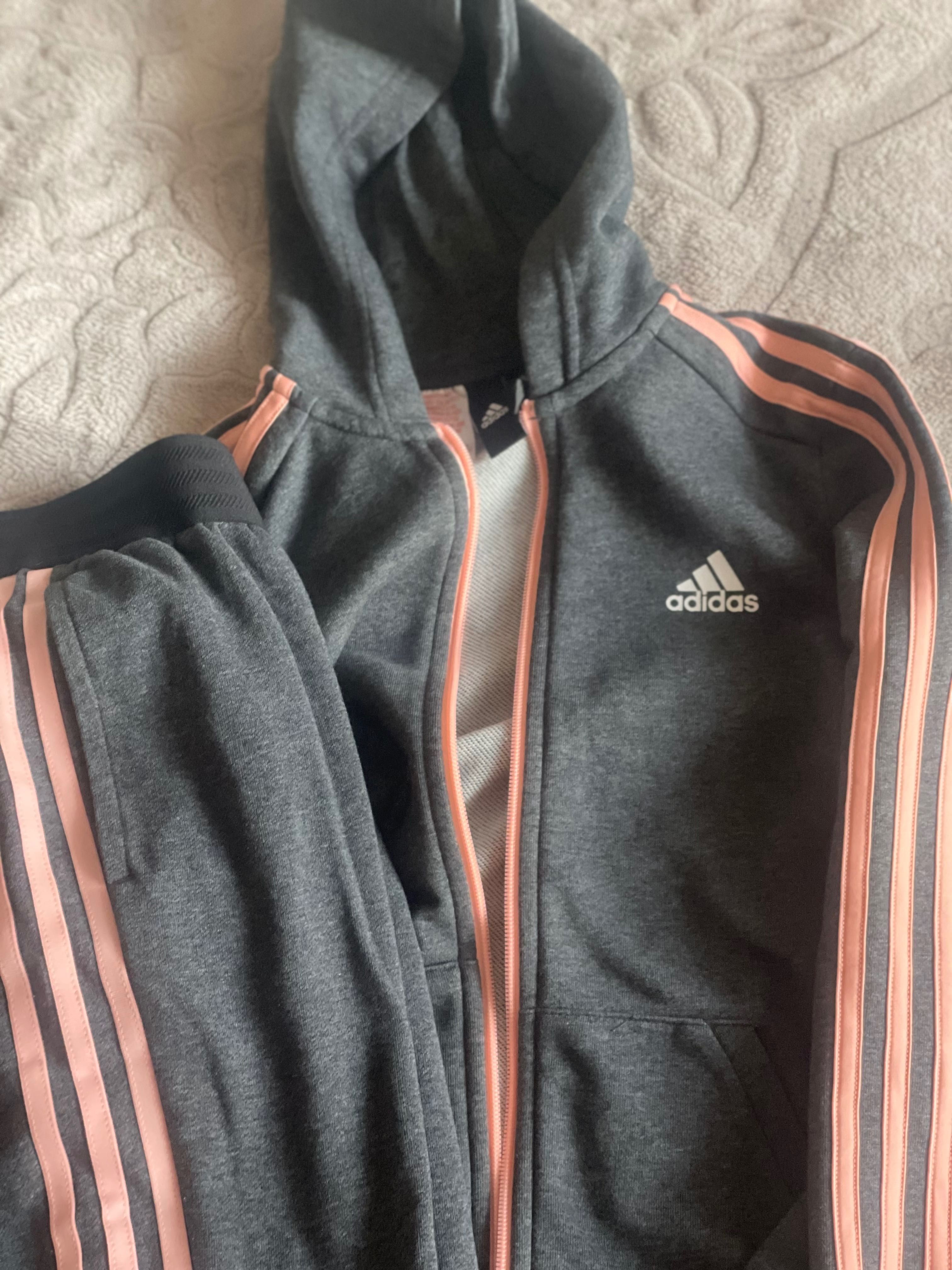 Продам спортивный детский костюм на девочку Adidas