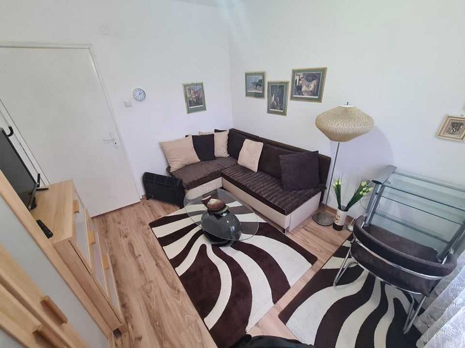 Дава се под наем Тристаен апартамент в Бургас, Възраждане - 90 кв.м за 357 € - Снимка #2