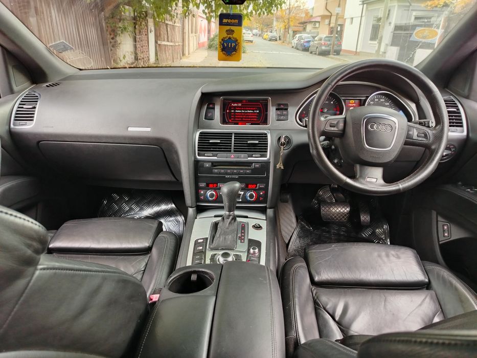 Vând audi Q7 30 d