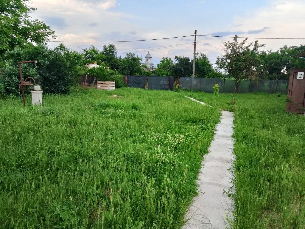 Vând casă+ teren