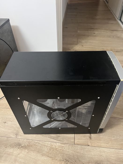 Carcasa PC cu CD Rom si fan inclus