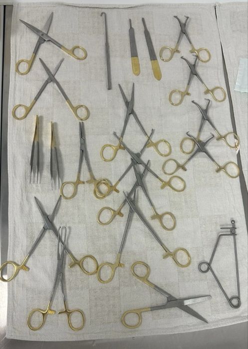 Хирургический набор инструментов. Новый