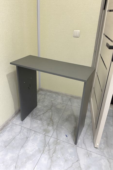 Стол серого цвета