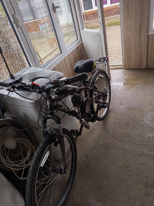Vând bicicletă cu motor