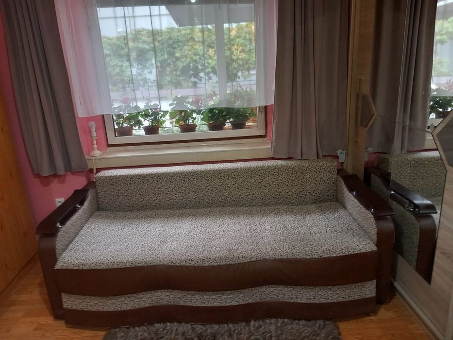 Canapea extensibila cu lada