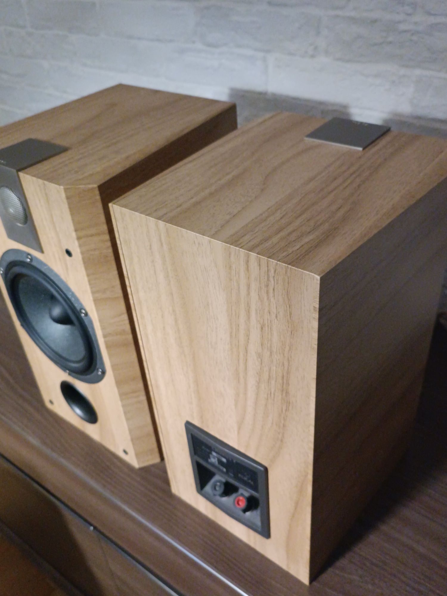 Focal Chorus 706V тонколони букшелф