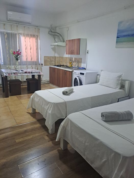 Cazare muncitori Constanta Valu lui Traian paturi single bucatarii