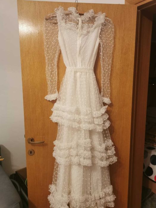 Vand 2 rochii mireasa marimea S / M 250 lei