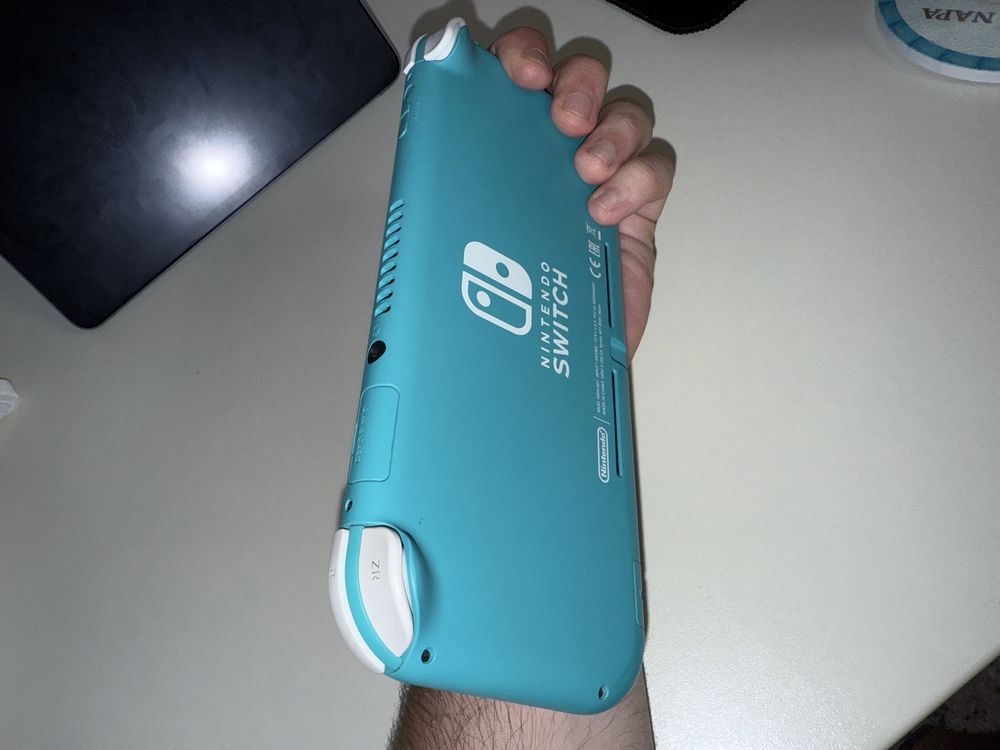Nintendo Switch lite, turcoaz, functioneaza impecabil + husa + folie