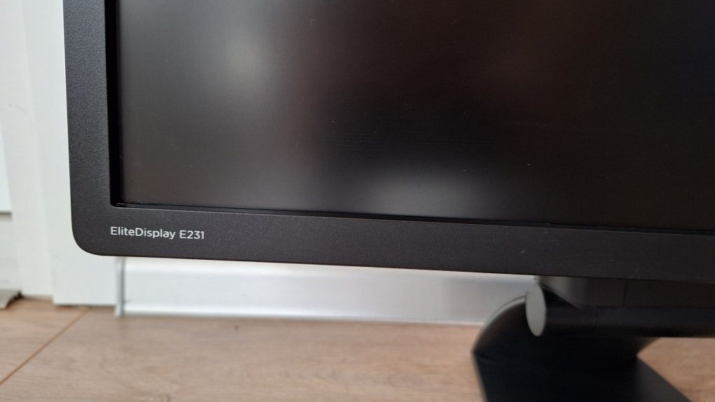 Монитор HP EliteDispley E231 23"full HD