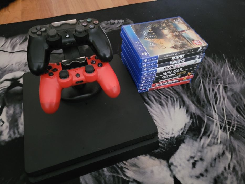 Vând ps4 slim 2 manete,stație de încarcare,9 jocuri