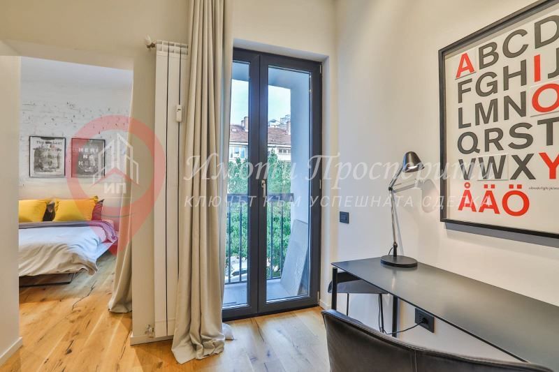 Дава се под наем Тристаен апартамент в София, Център - 70 кв.м за 1140 € - Снимка #1