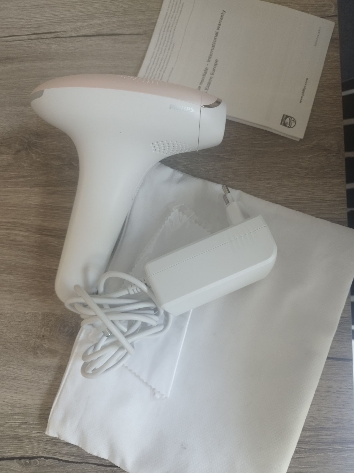 Фотоепилатор Philips Lumea Advanced