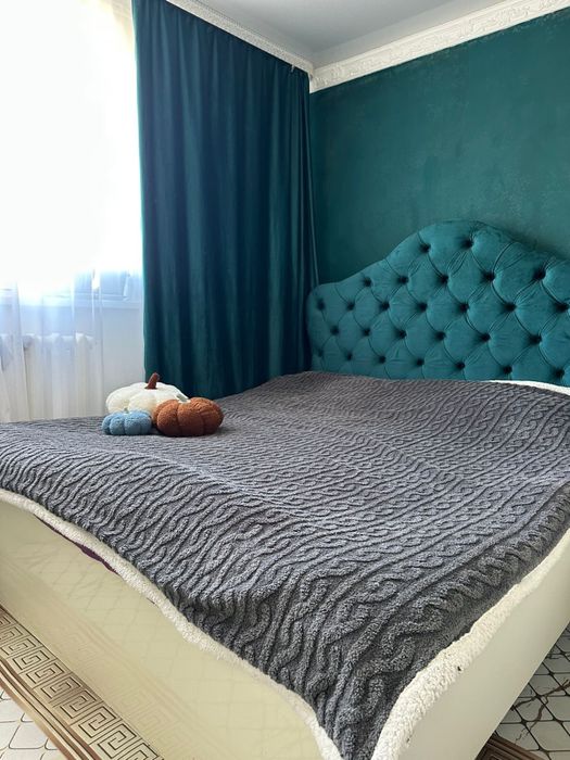 Кровать с матрасом + тумба и тумбочки