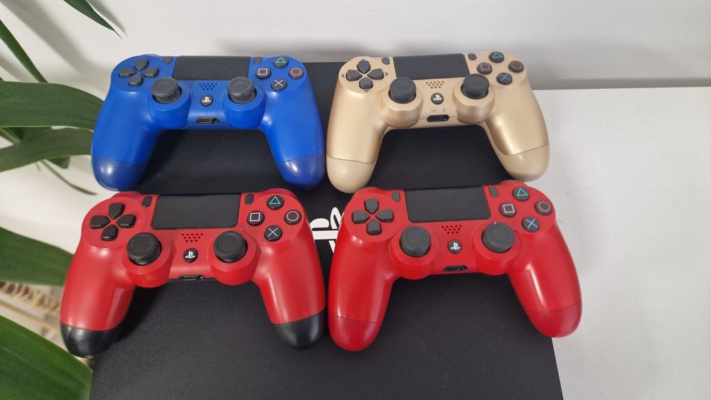Ps4 pro 1 TB stare perfecta + 2 manete / controllere si nfs