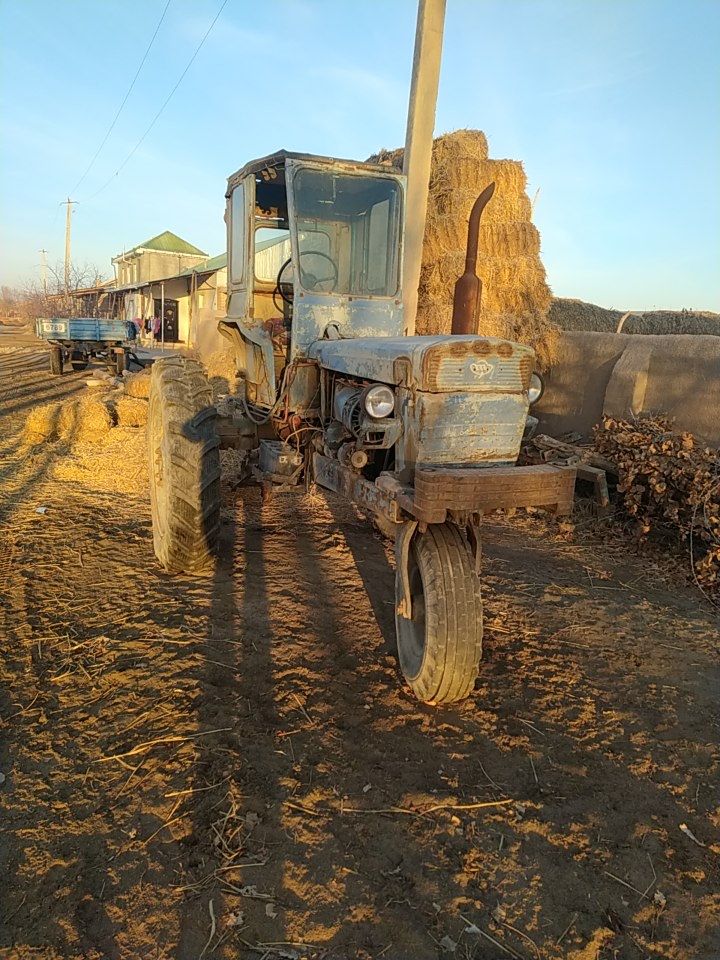 T-28X4  трактор, прицеп, плуг, чизели сотилади.