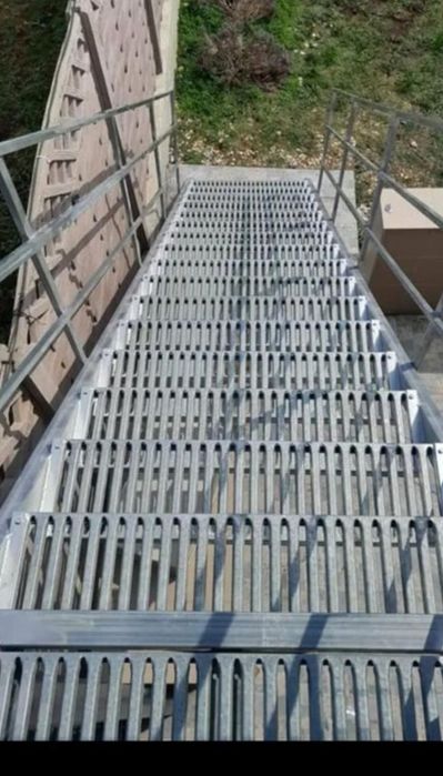 Scări zincate rezistente, sigure și moderne!
Oferim soluții durabile p