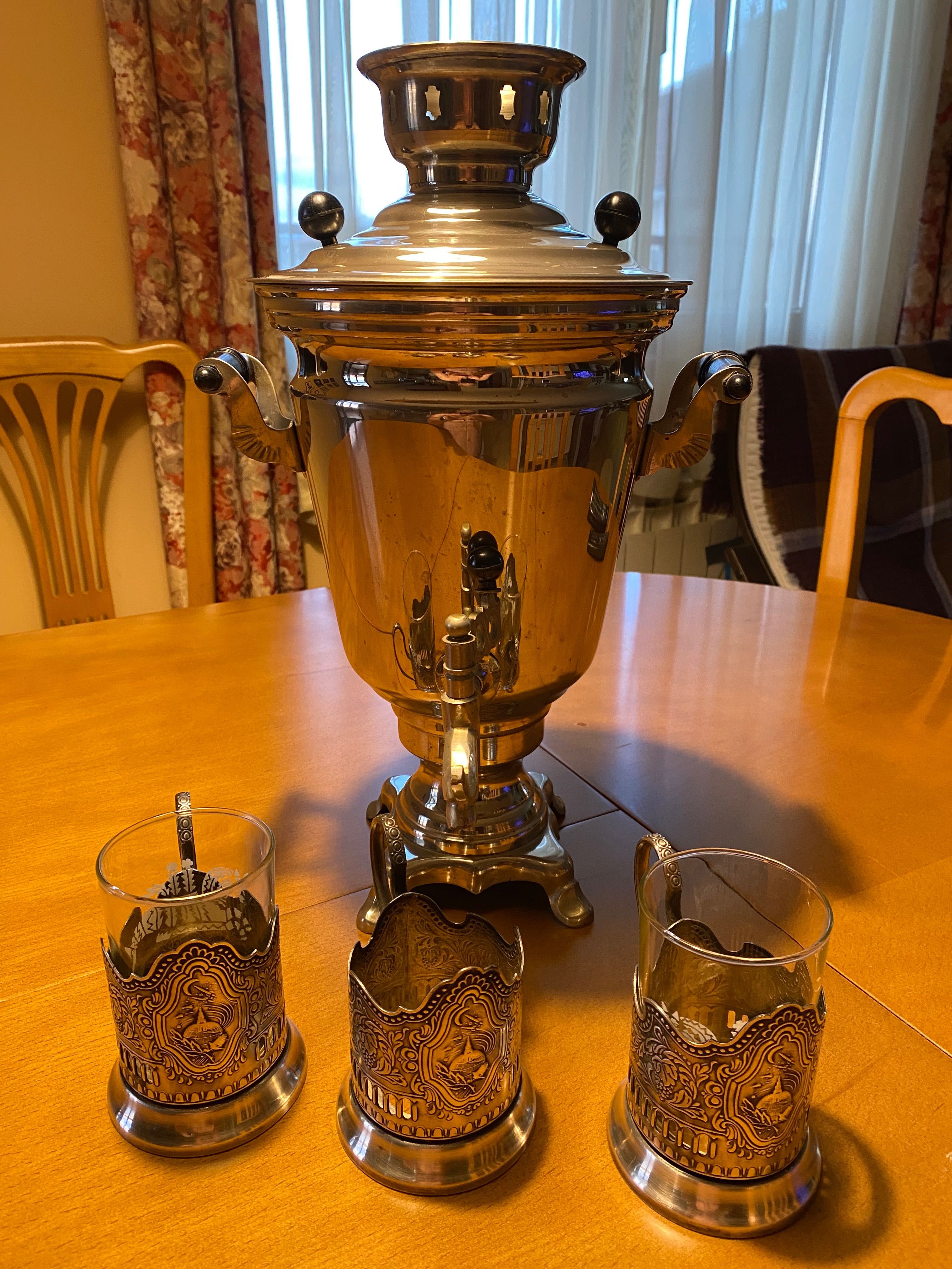 Руски самовар с 3 стакана