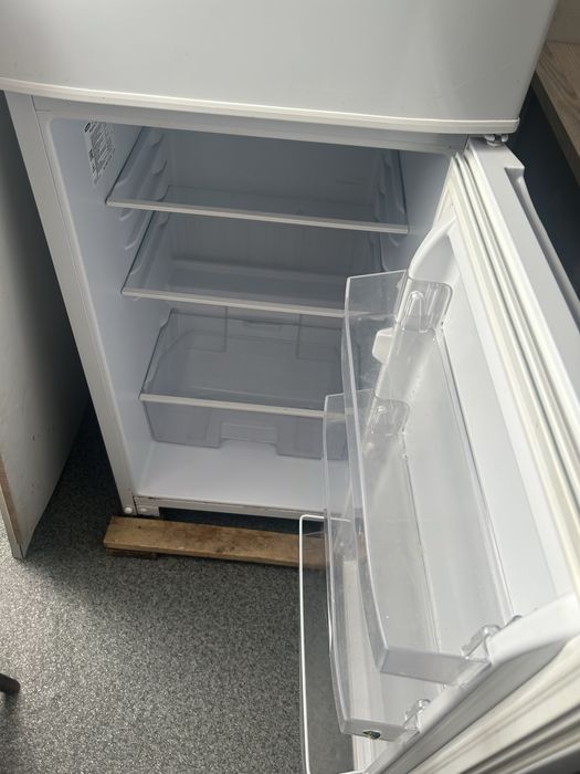 Холодильник бюруса в хорошем состоянии