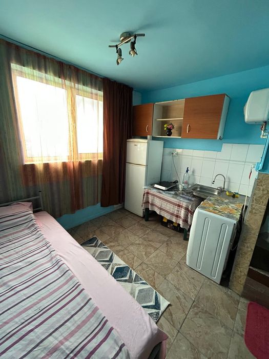 Persoană fizică vinde