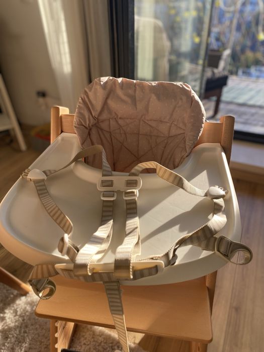 Scaun Stokke Tripp Trapp original – cu tavă, ham și 2 perne incluse