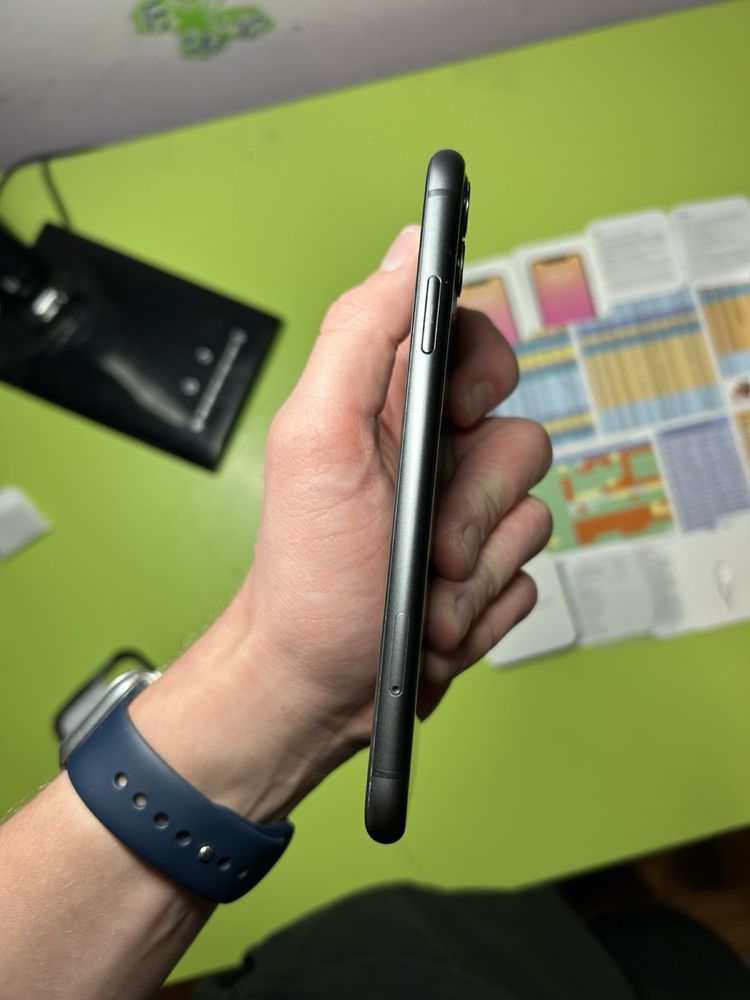 iPhone 11 64 GB Отличен
