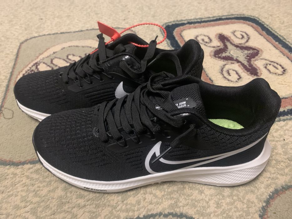 Продам air zoom кроссовки 42 размера