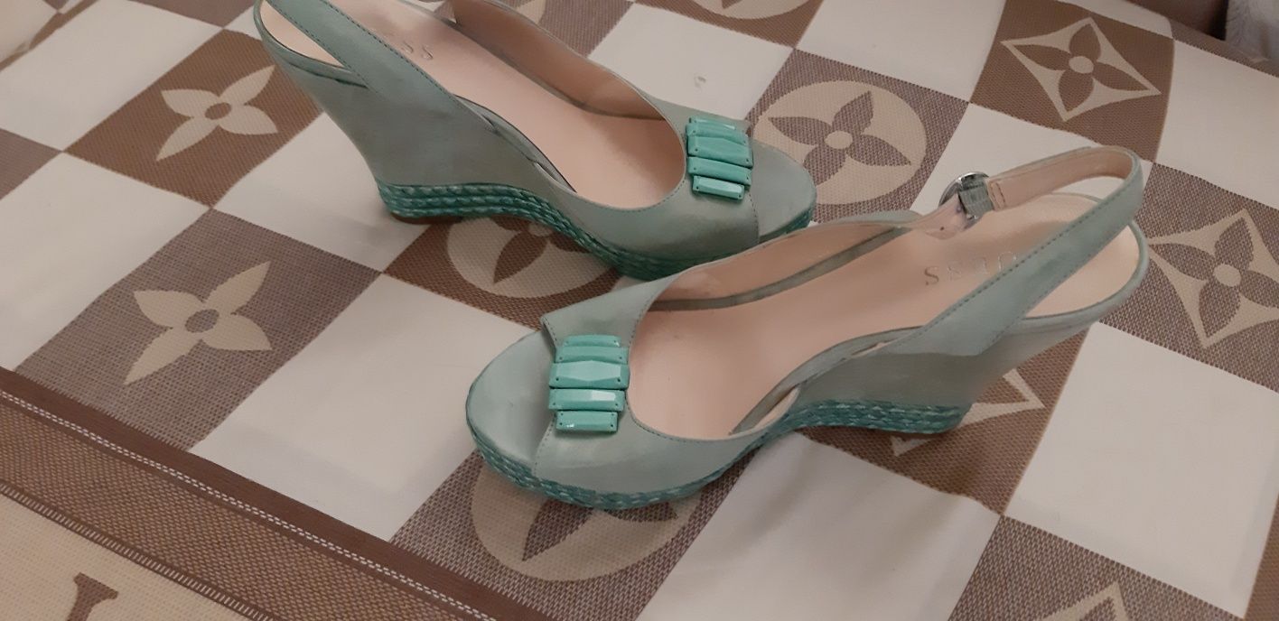 Sandale Guess,originale,piele ca o manusa,verde fistic,splendide 40