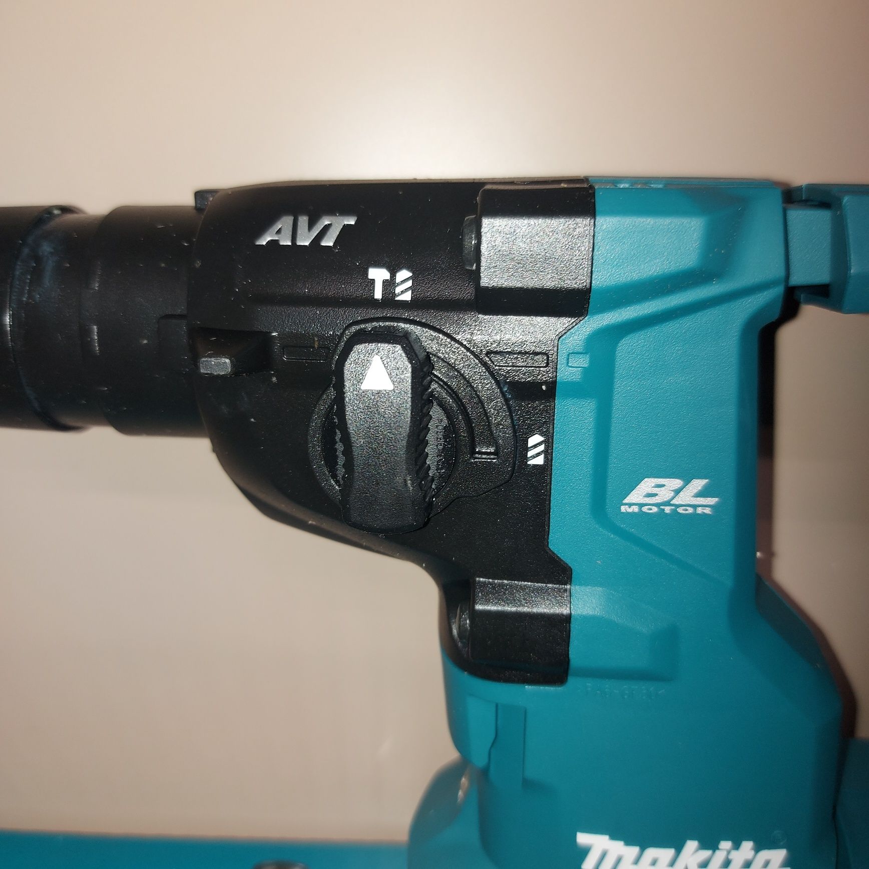 ПРОМОЦИЯ.Акумулаторен перфоратор MAKITA DHR183Z