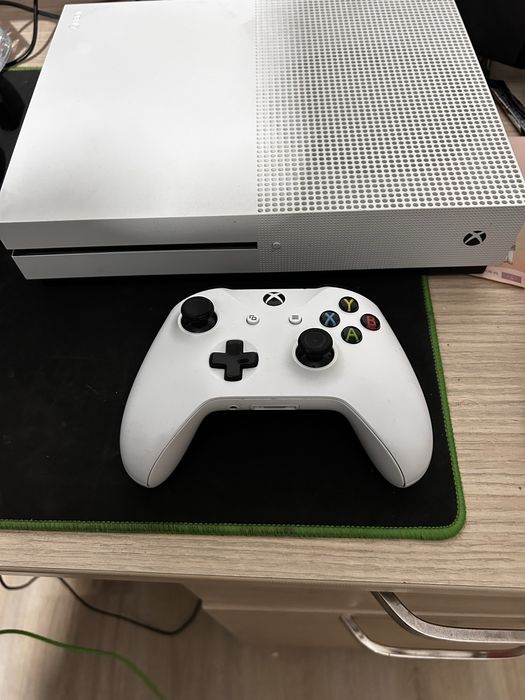 Xbox One S 1tb cu joystick