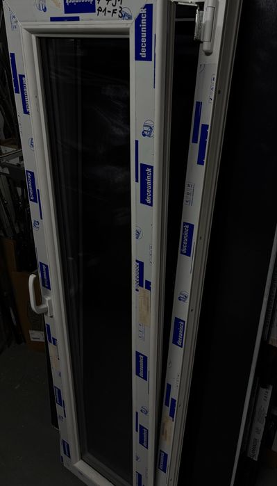 Fereastra cu geam clar, oscilobatanta,