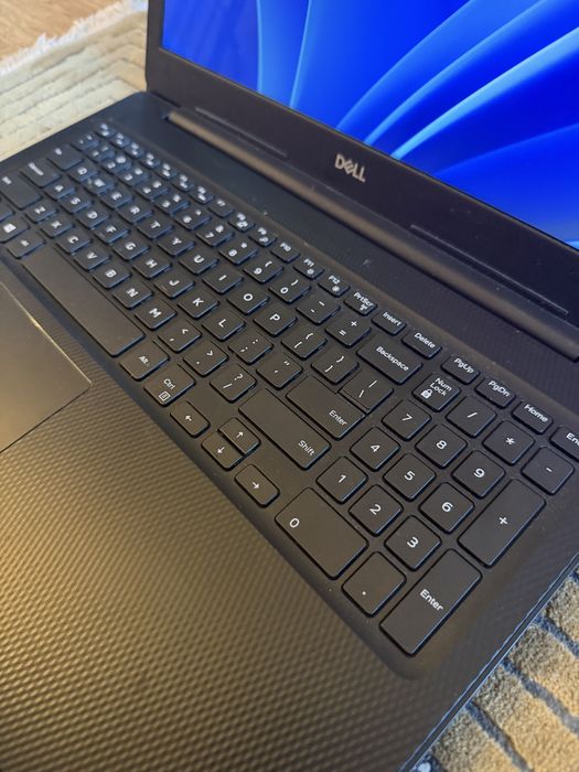 Лаптоп Dell inspirion 3583 15.6"