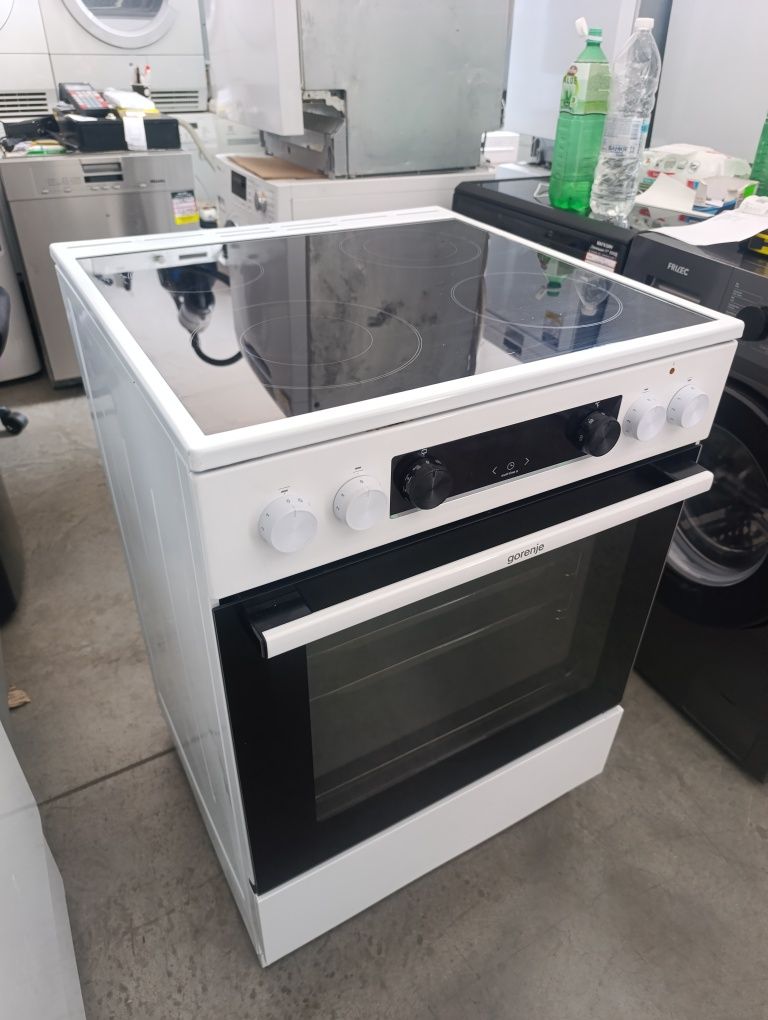 Фурна за вграждане Gorenje модел CEC6D71WB