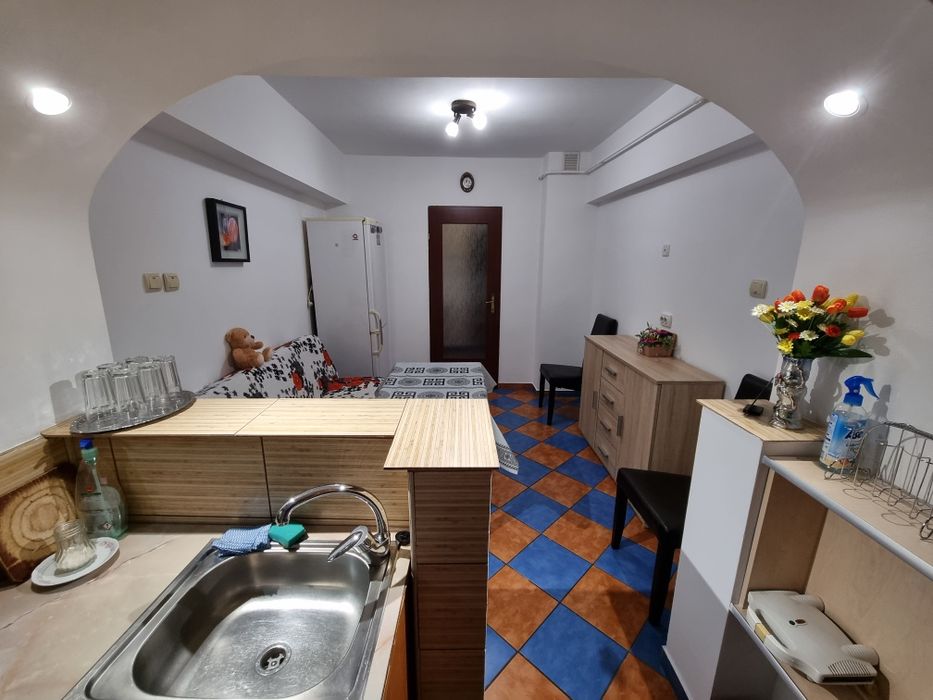 Închiriez apartament cu doua camere