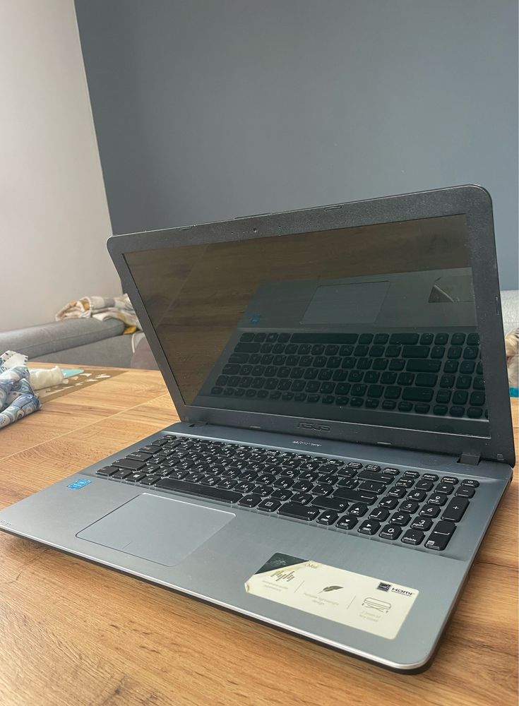 Лаптоп Asus VivoBook Max