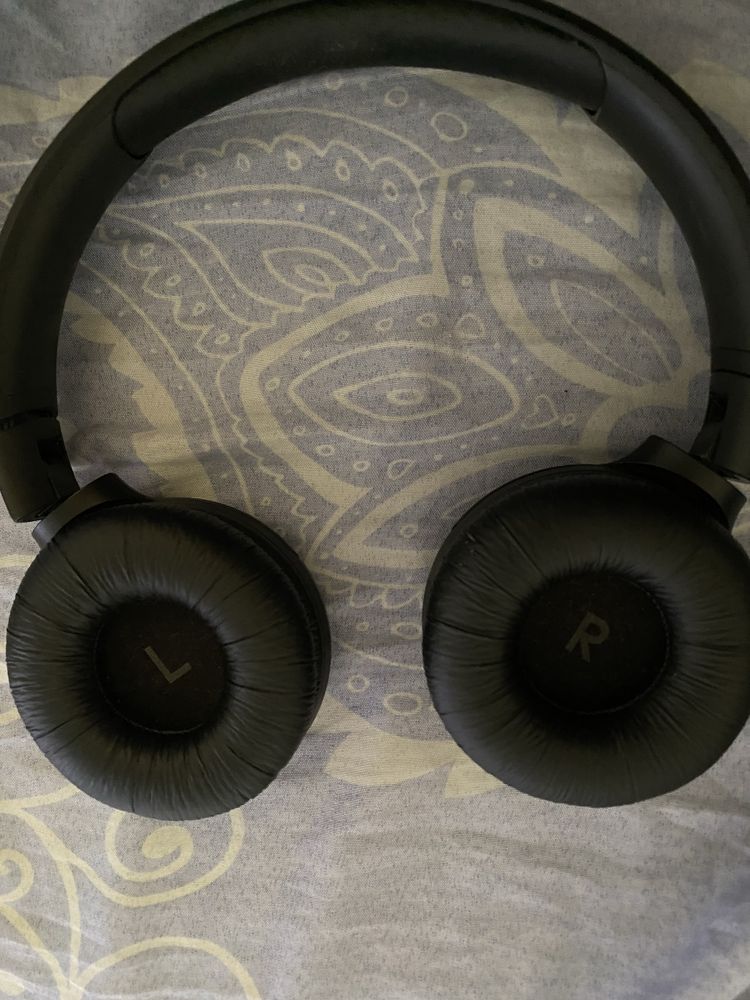 JBL слушалки