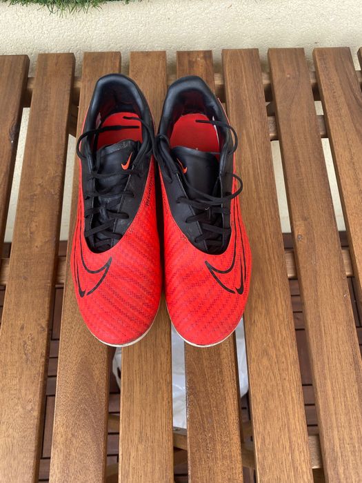 Футболни бутонки и стоножки Nike Аdidas