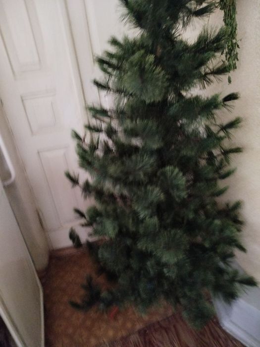 Ёлка с подставкой + игрушки