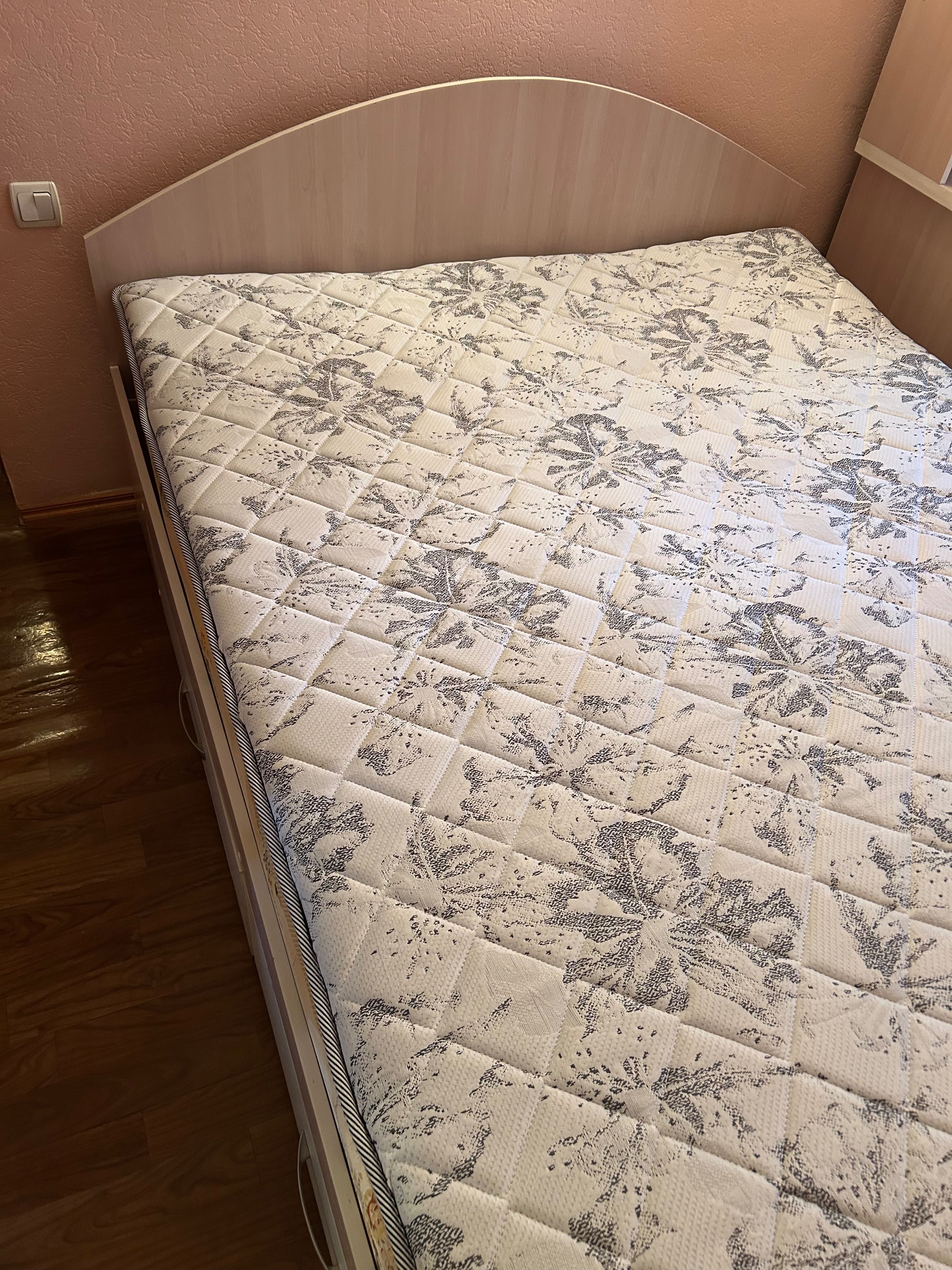 Готовый новый Топпер размером 160/200.